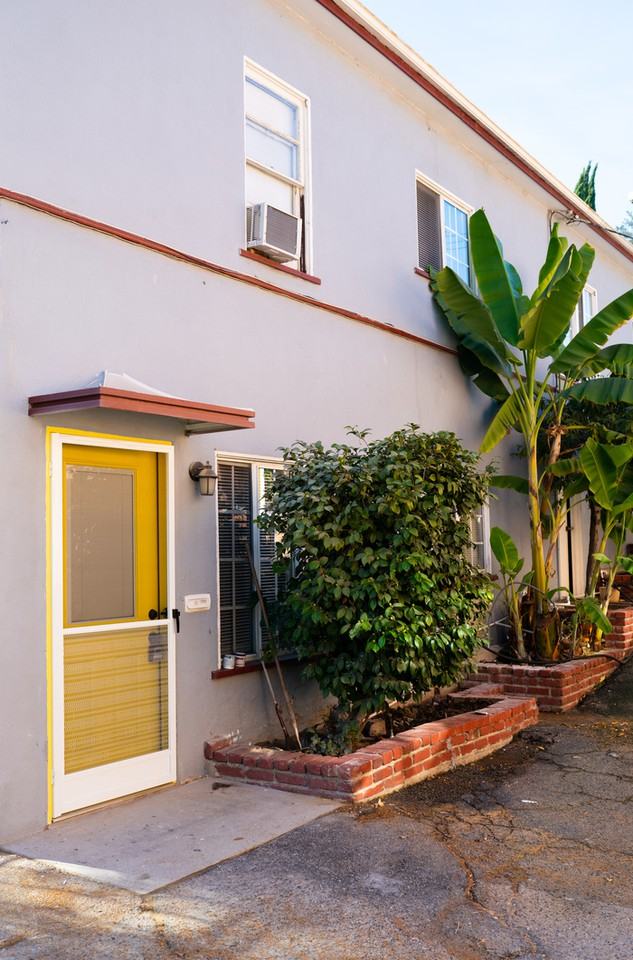 2102 East Chevy Chase Drive #B - Photo 3 of 27