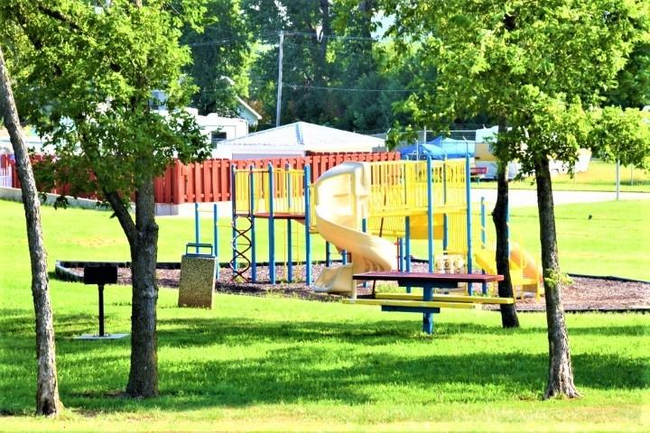 Colonial Gardens - Photo 2 of 4