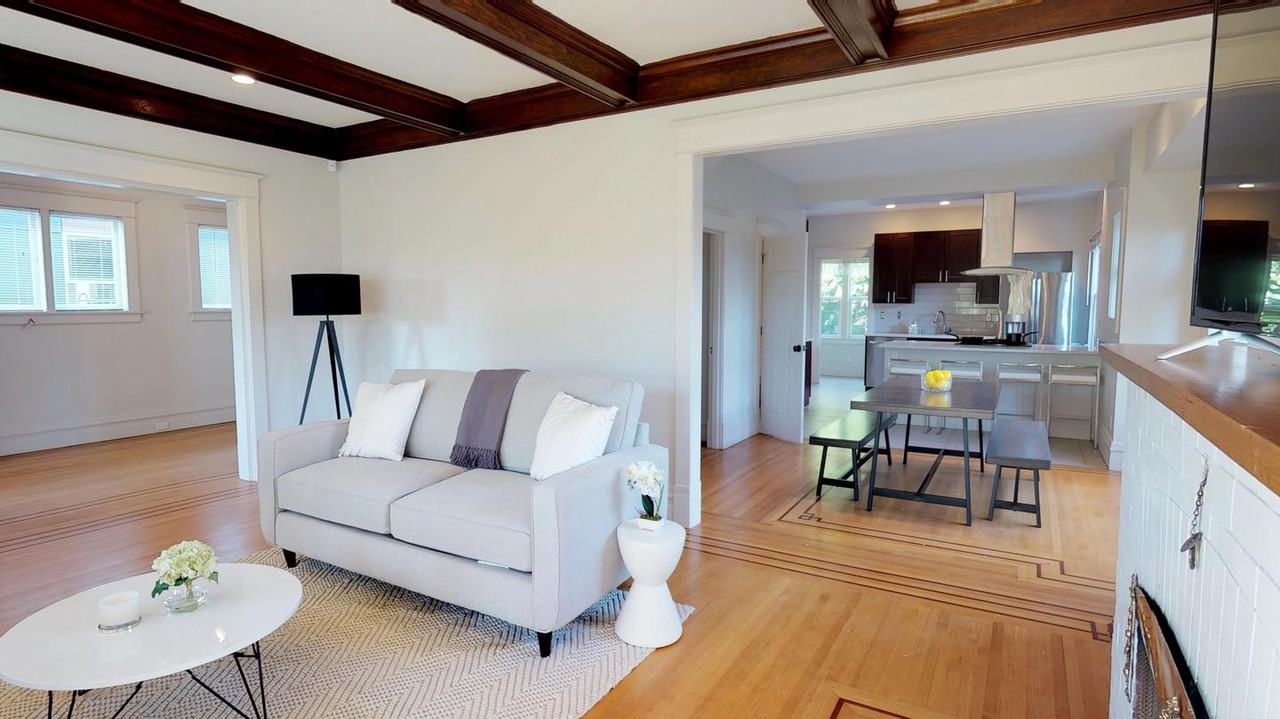 Lovely Wallingford home near Woodland Park - Photo 4 of 22