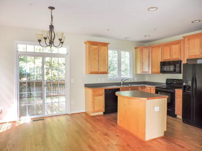 130 Riverwatch Boulevard - Photo 3 of 13