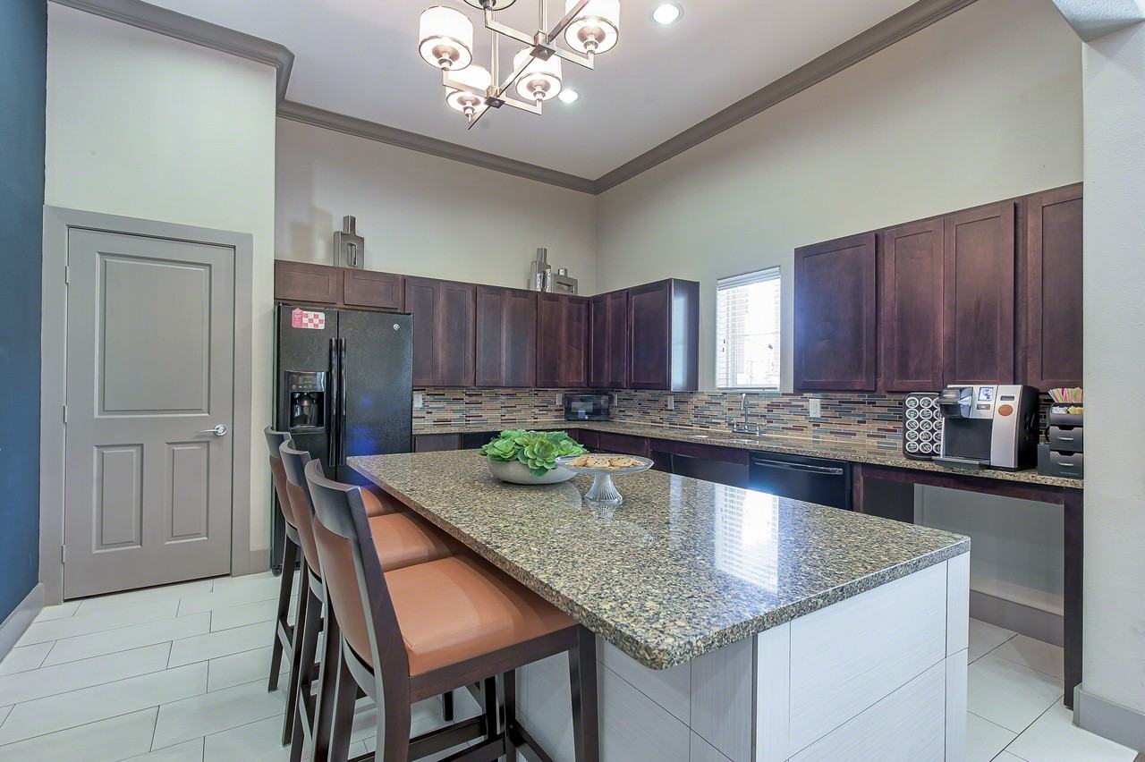 Latigo Eagle Pass - Photo 4 of 9