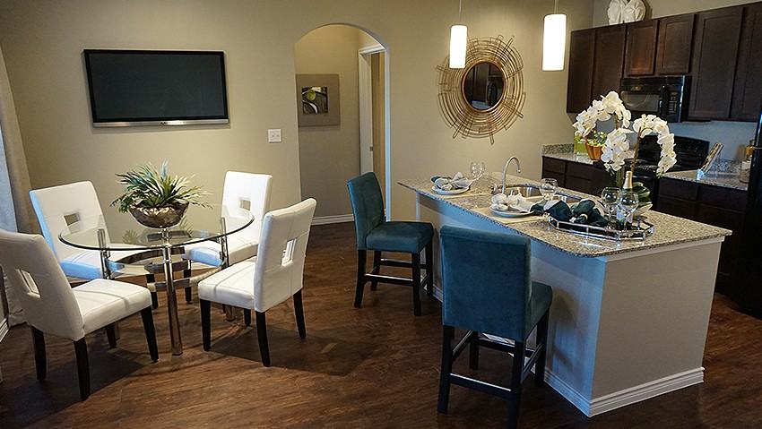 Latigo Eagle Pass - Photo 6 of 9