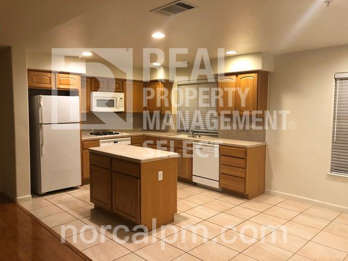 3270 Sangiovese Place - Photo 3 of 20