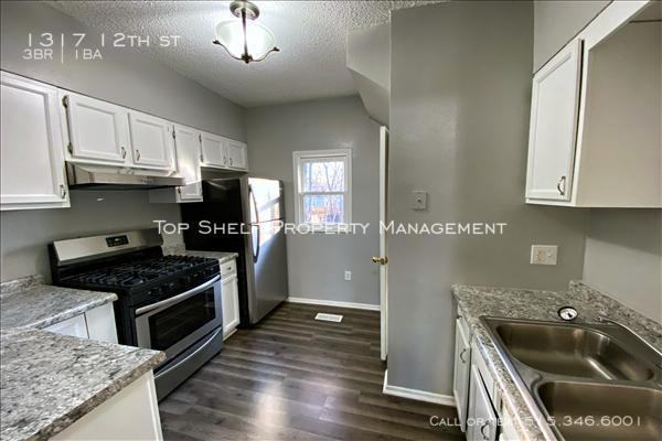 1317 12th St - Photo 2 of 7