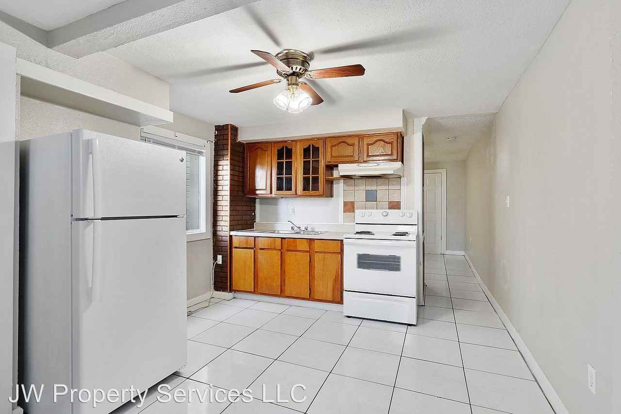 221 Lowerline - Photo 3 of 11