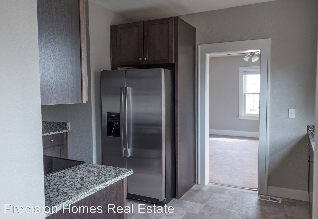 215 N 3rd Ave - Photo 2 of 16