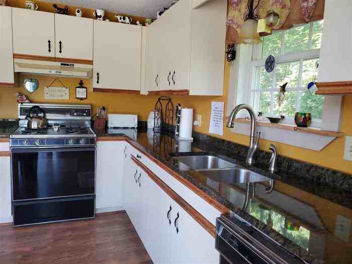 15 Moore Farm Lane - Photo 2 of 23