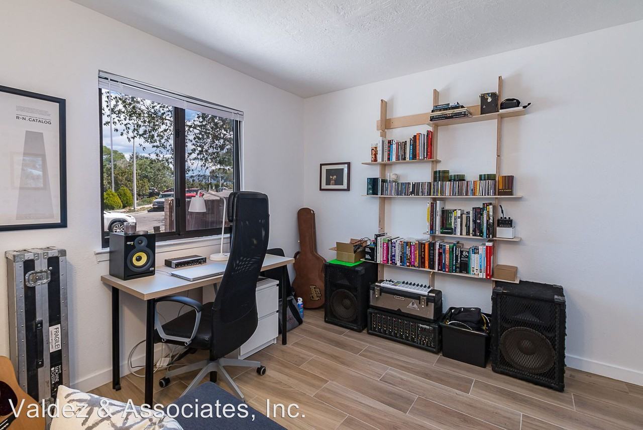 1306 B Rufina Lane - Photo 2 of 7