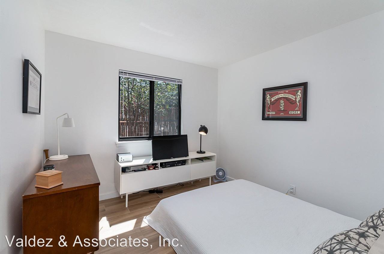 1306 B Rufina Lane - Photo 3 of 7