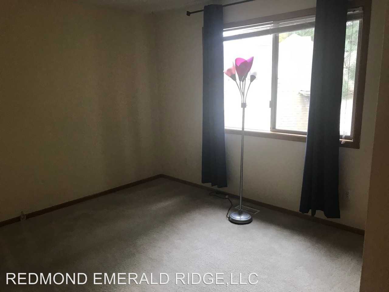 5002 157th Court N E - Photo 3 of 20