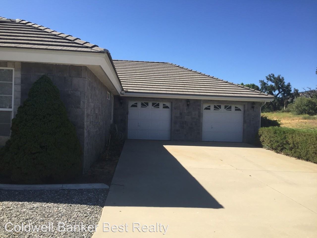 28850 Shannon Court - Photo 2 of 25