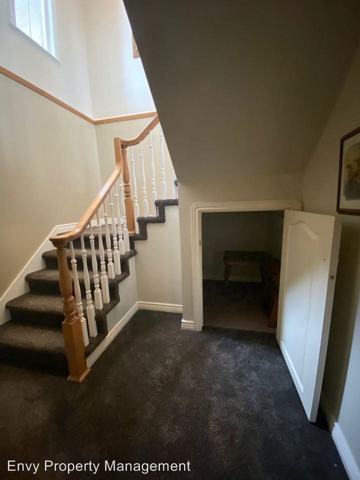 2079 E. View Dr. - Photo 2 of 15