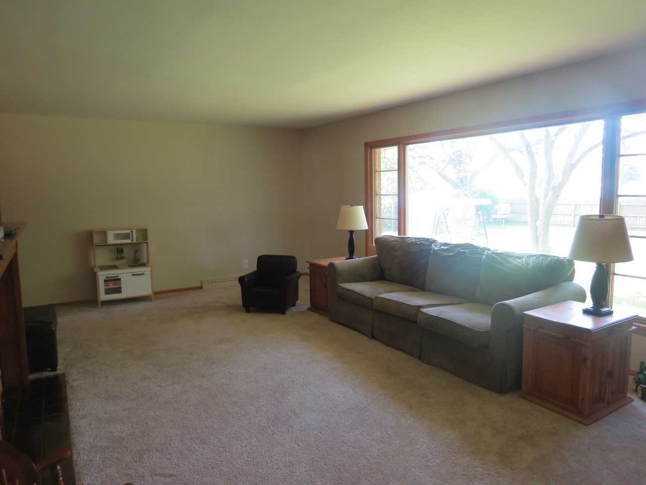 413 Sherman St - Photo 3 of 9