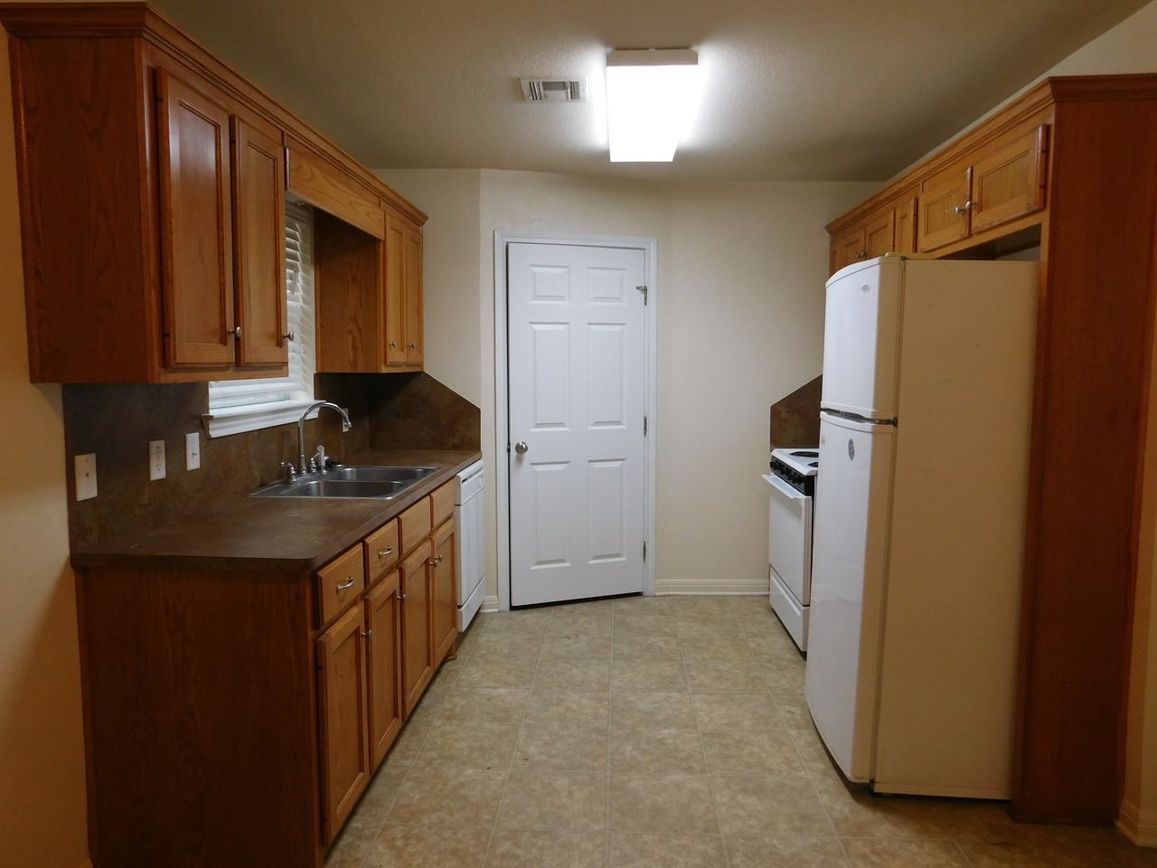 214 Avenue H - Photo 3 of 6