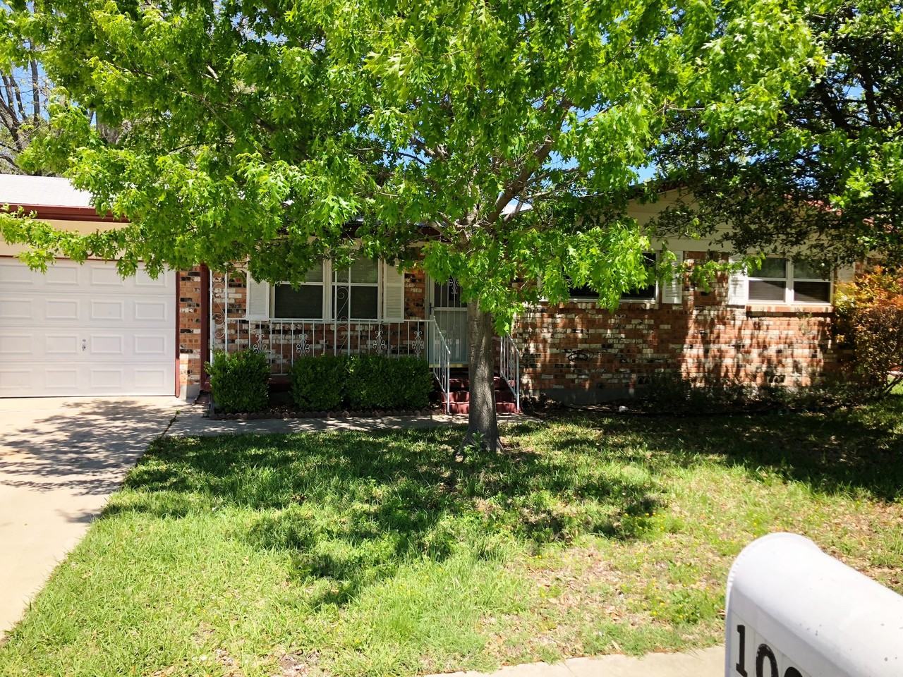 1003 E Robertson Ave - Photo 2 of 13