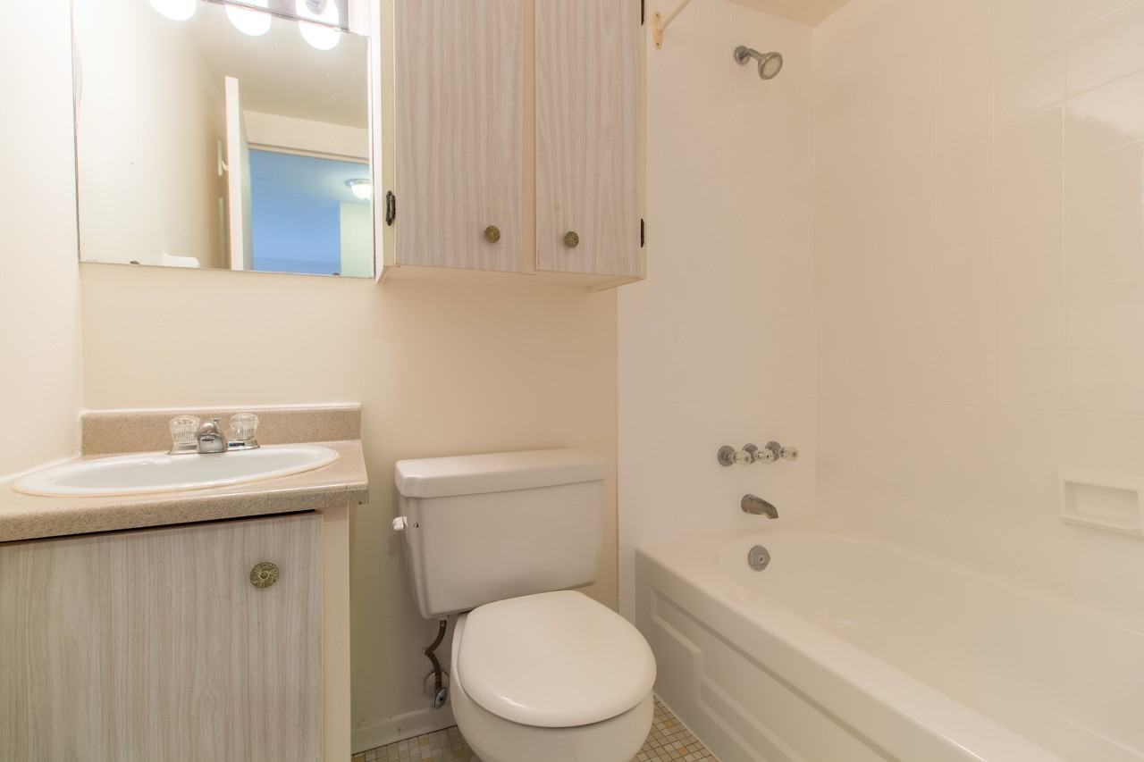 141 Paris Apts. - Photo 2 of 9