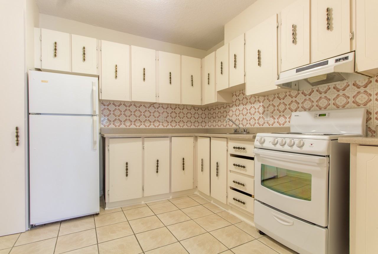 141 Paris Apts. - Photo 3 of 9