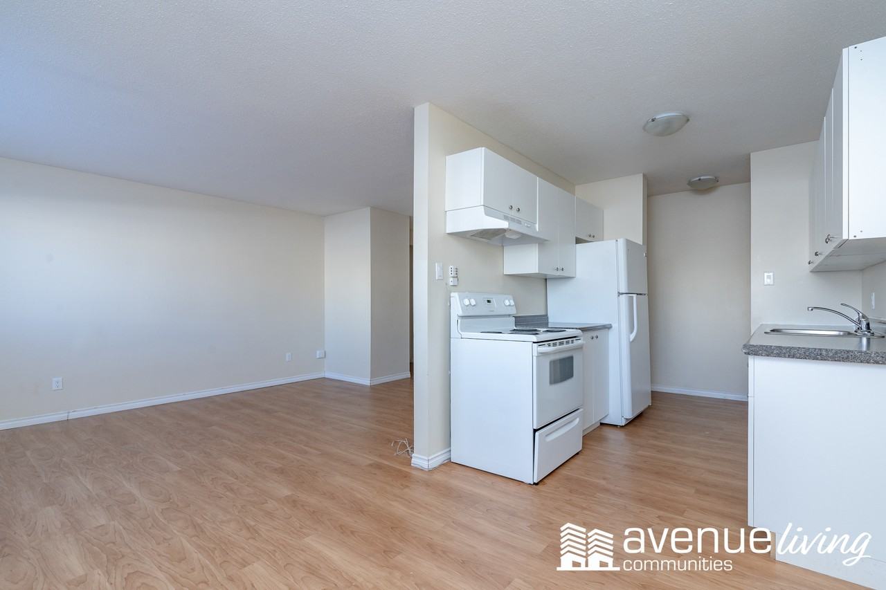 295 12th Street East - Photo 3 of 11