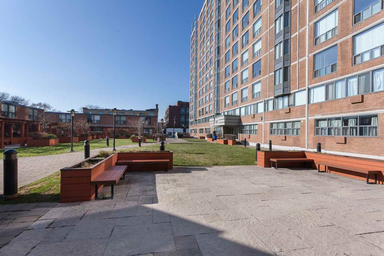 800 Apartment Building - Photo 3 of 10