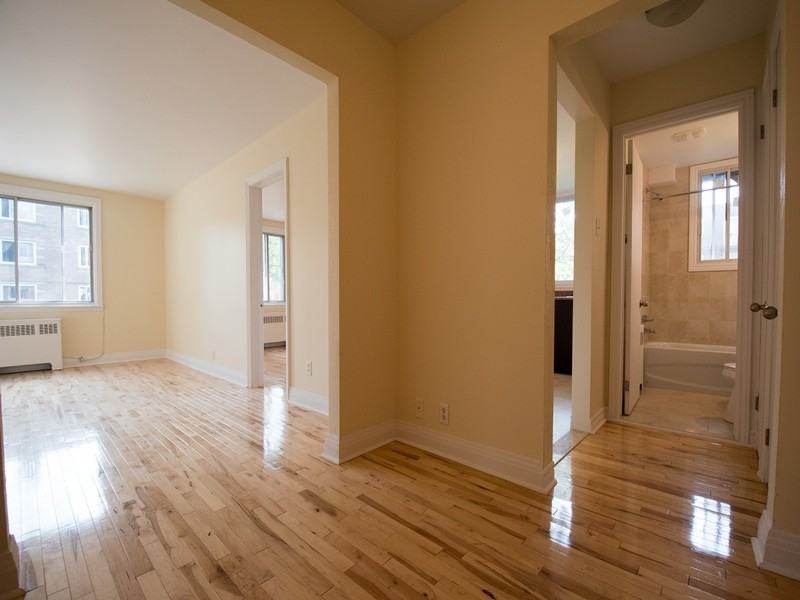 1285 Decarie Street - Photo 2 of 11