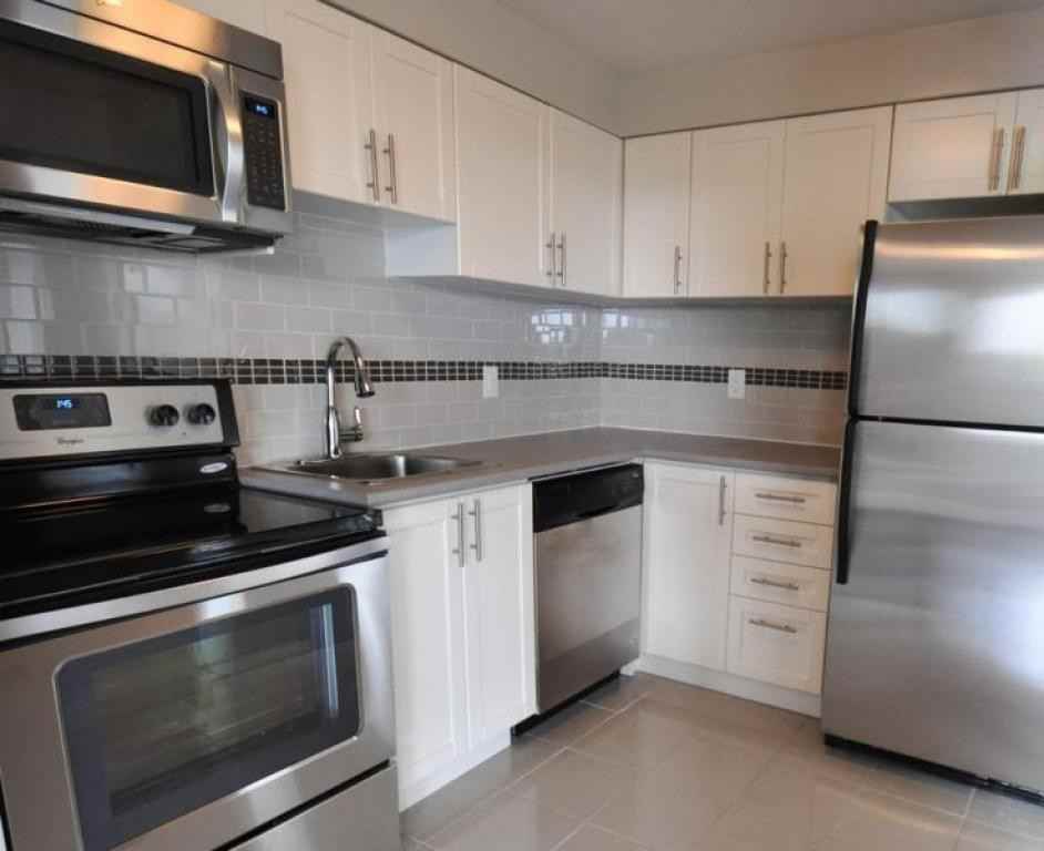 739 Prague Apts. - Photo 2 of 8