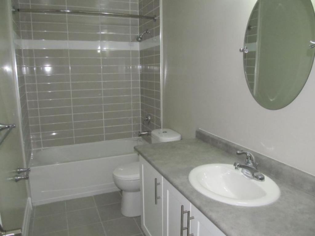 739 Prague Apts. - Photo 3 of 8