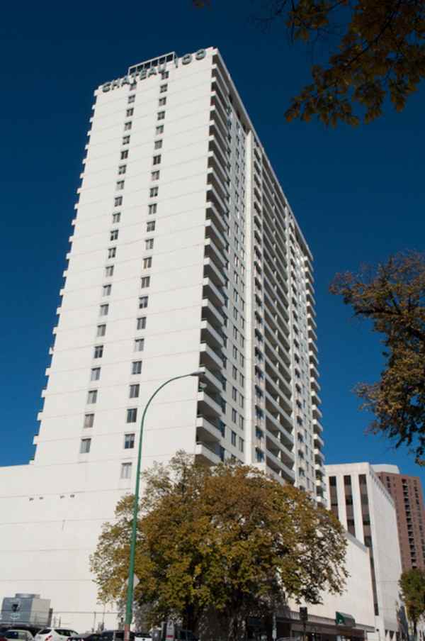Chateau 100 Apartments for Rent 72 Donald St, Winnipeg, MB R3C 1L7