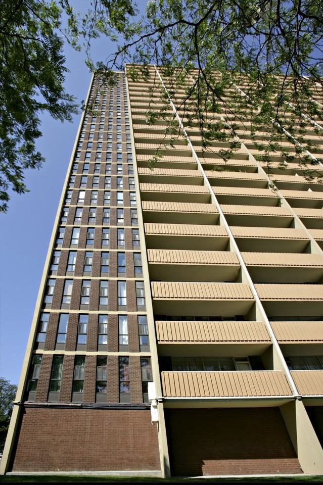 666 Sussex Square Apts. - Photo 2 of 19