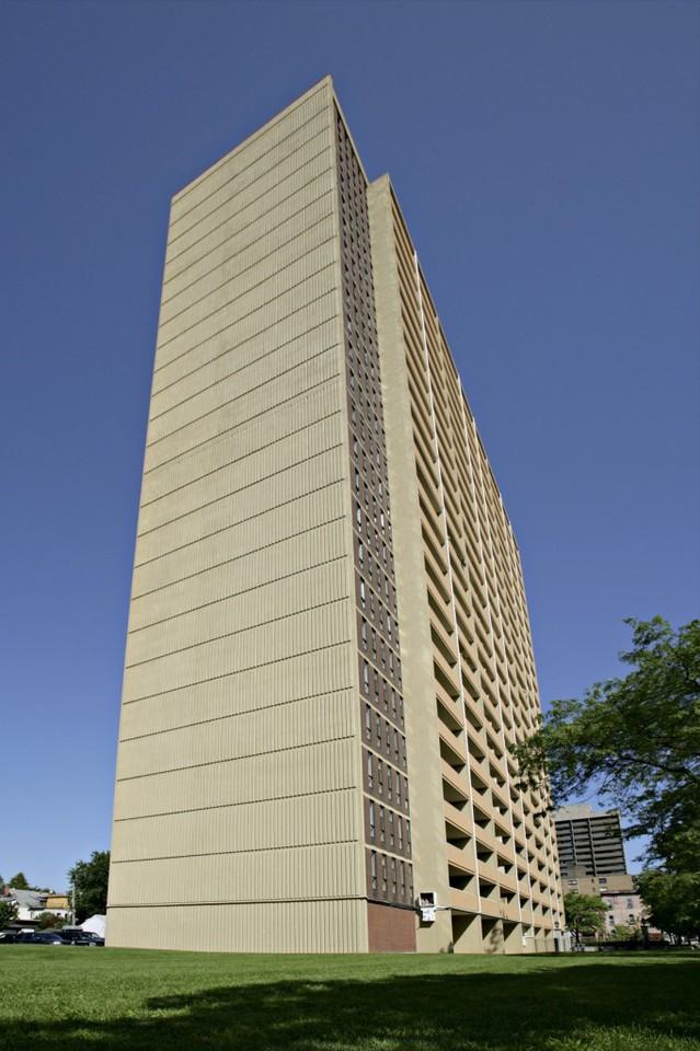 666 Sussex Square Apts. - Photo 3 of 19