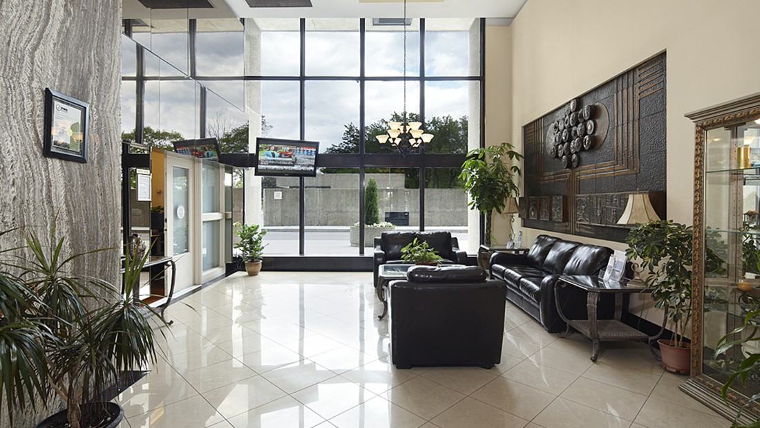 95 Leaside Towers - Photo 2 of 9