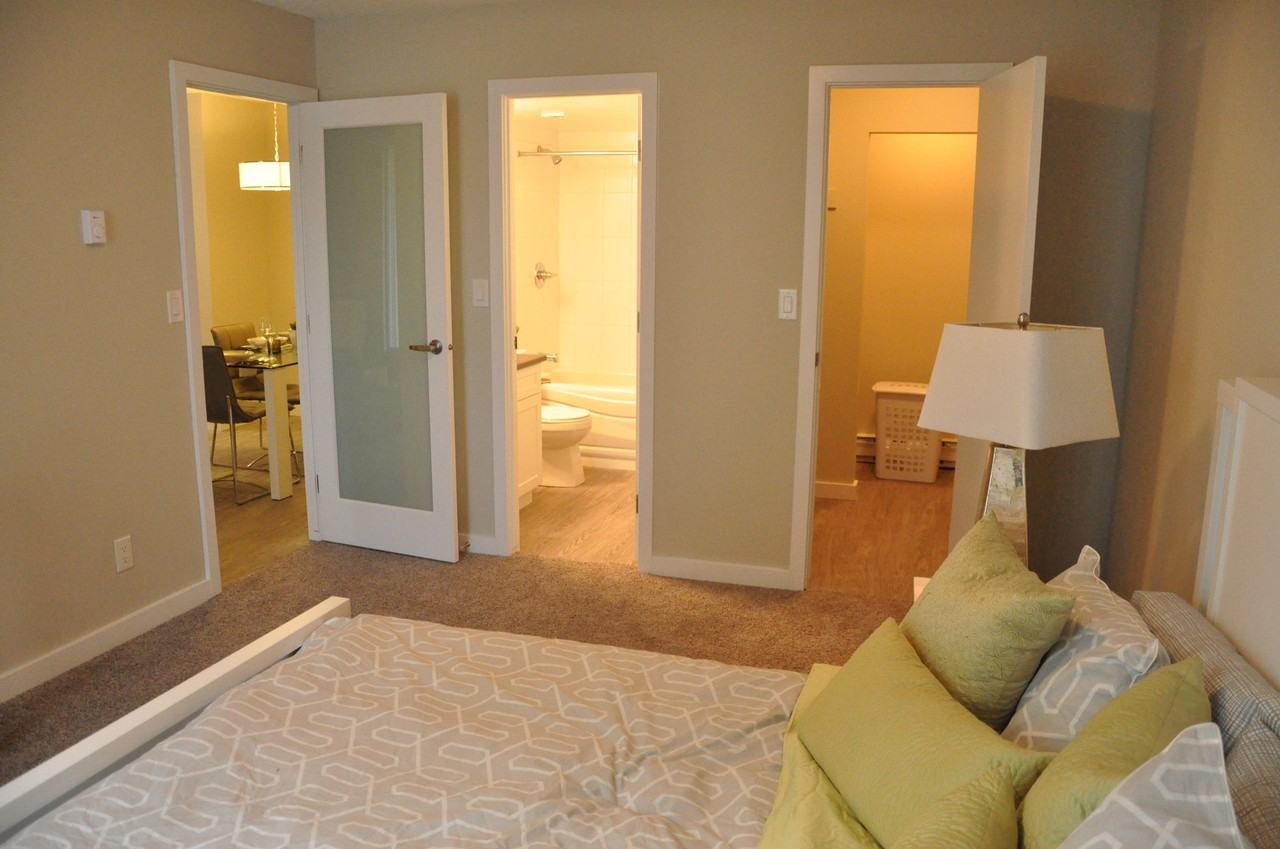 411 389-411 Barker Blvd - Photo 2 of 33