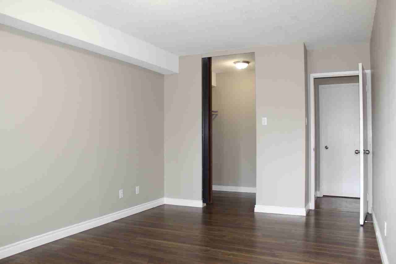 11848 87 Street Nw - Photo 3 of 10