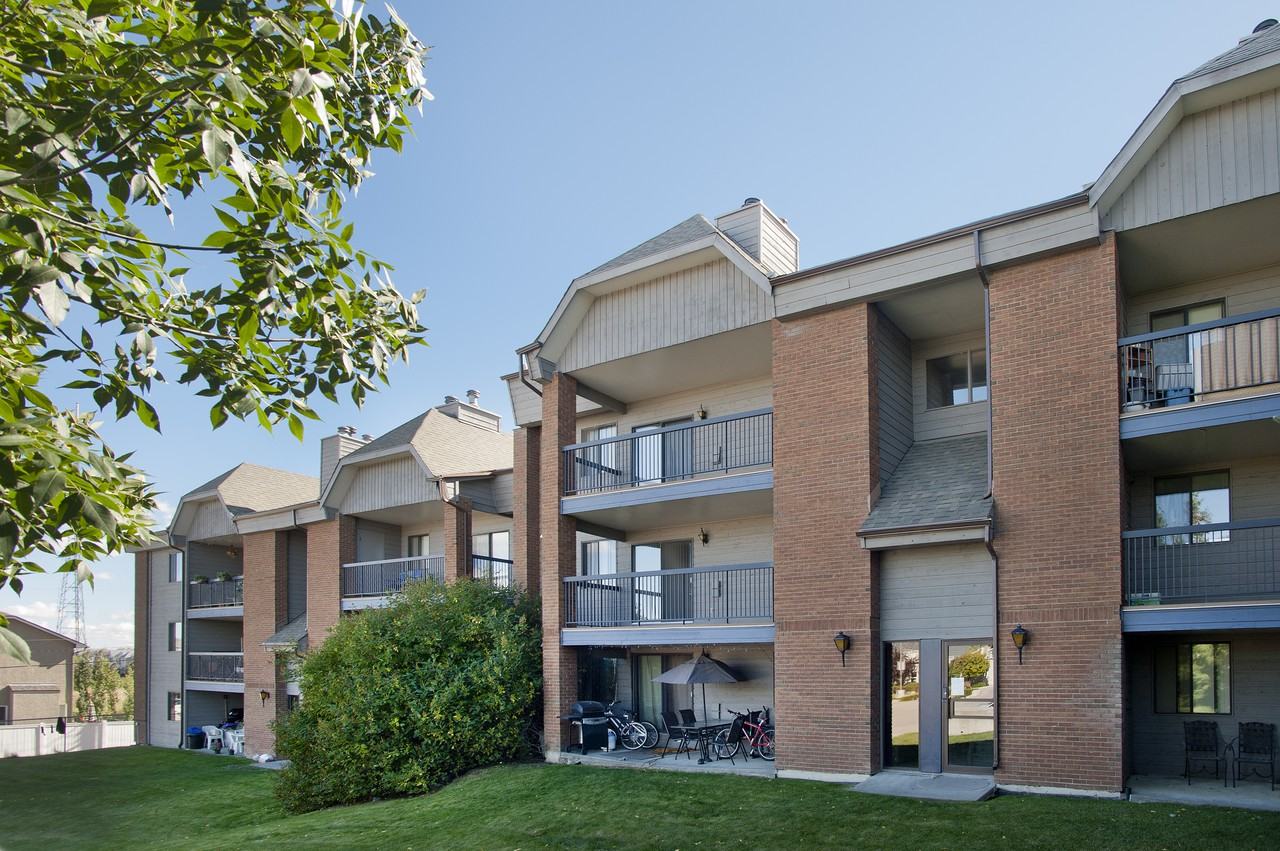 Coachman House Apartments 20 Patterson Blvd Sw, Calgary, AB T3H 1W9