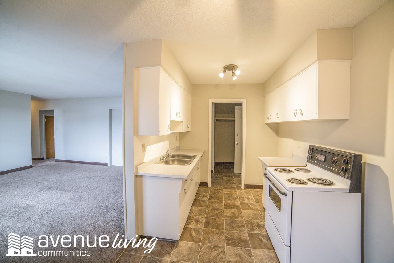 4821 46 Street - Photo 3 of 11