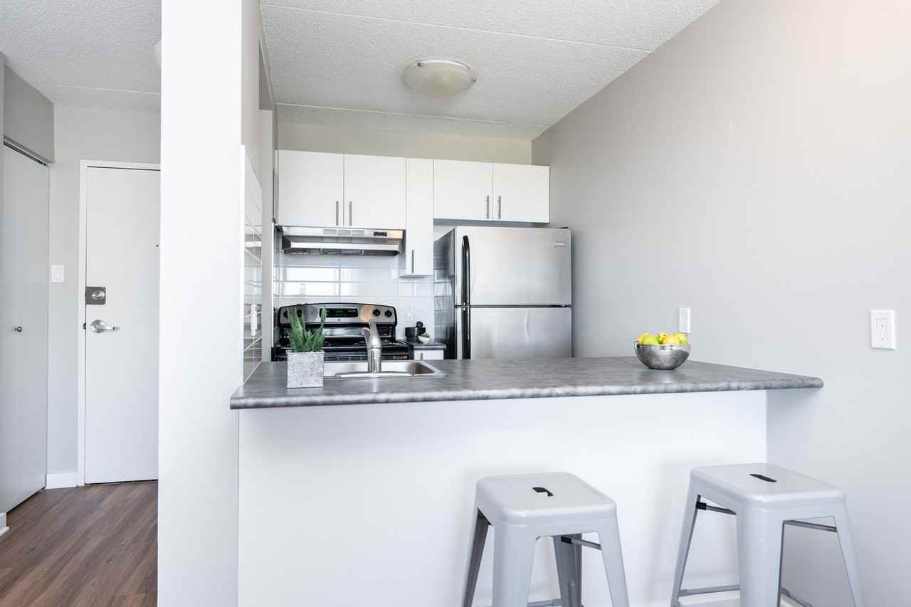 Fort Garry Tower 70 Garry St, Winnipeg, MB R3C 3J9 Apartment for