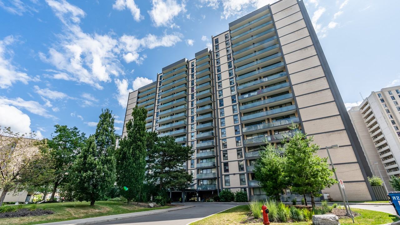 Parkway Forest Towers 100 Parkway Forest Dr, Toronto, ON M2J 1L6