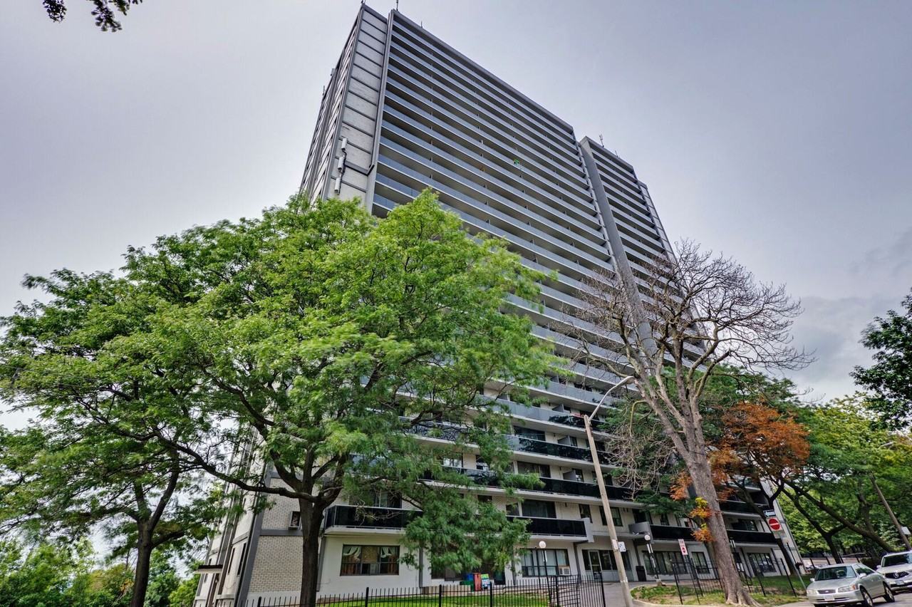 Lakeview Towers Apartments 22 Close Ave, Toronto, ON M6K 2V4 Zumper