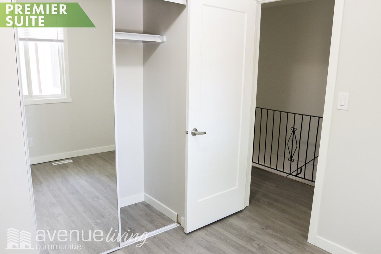 550 Rundlehorn Circle N - Photo 2 of 40