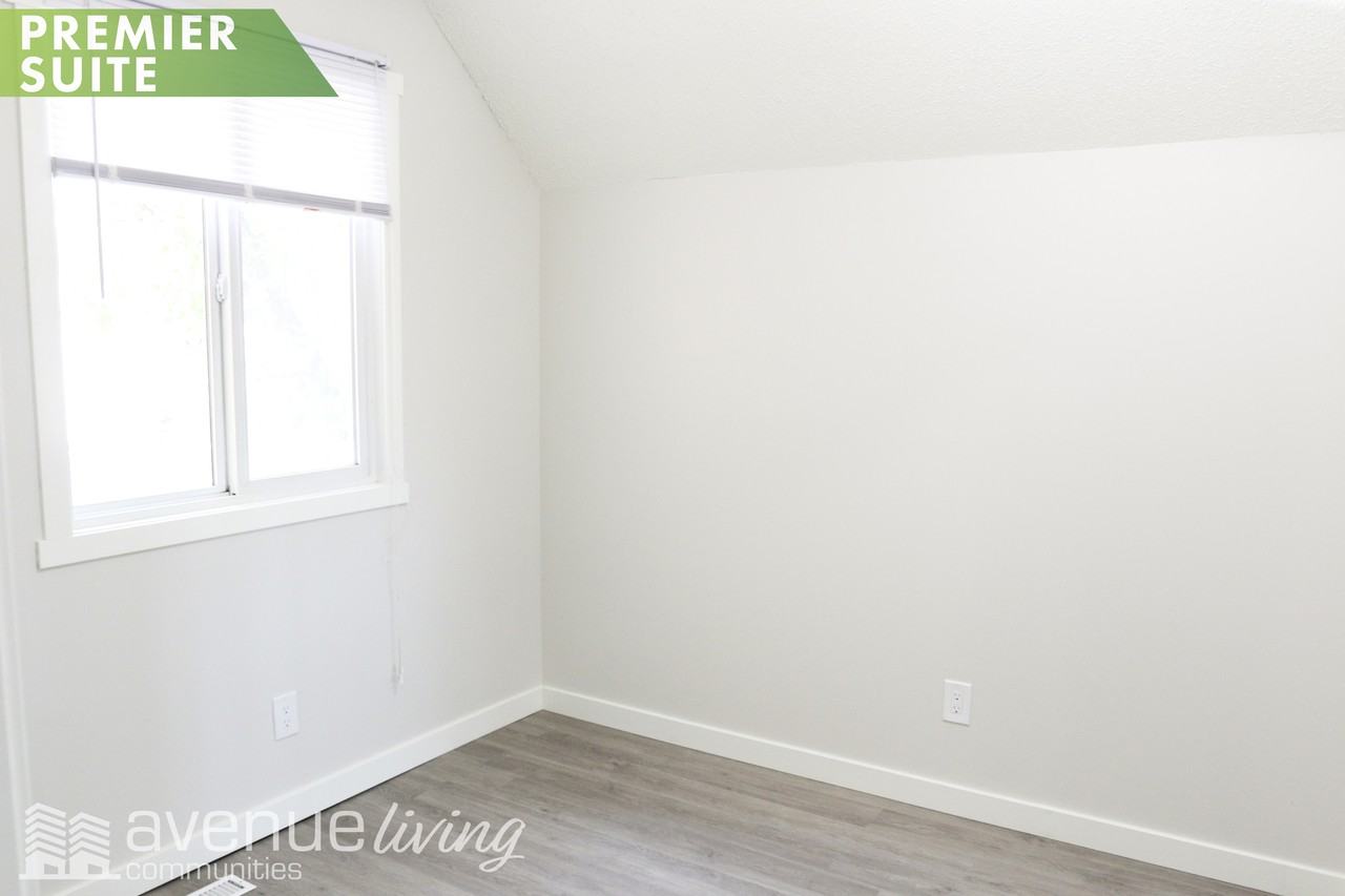 550 Rundlehorn Circle N - Photo 3 of 40