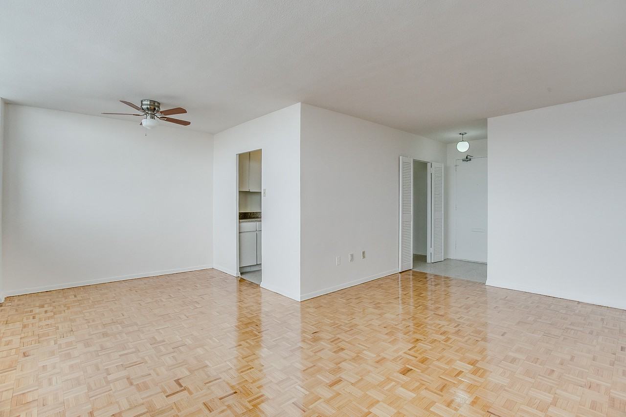 201 Majorca Towers - Photo 2 of 23