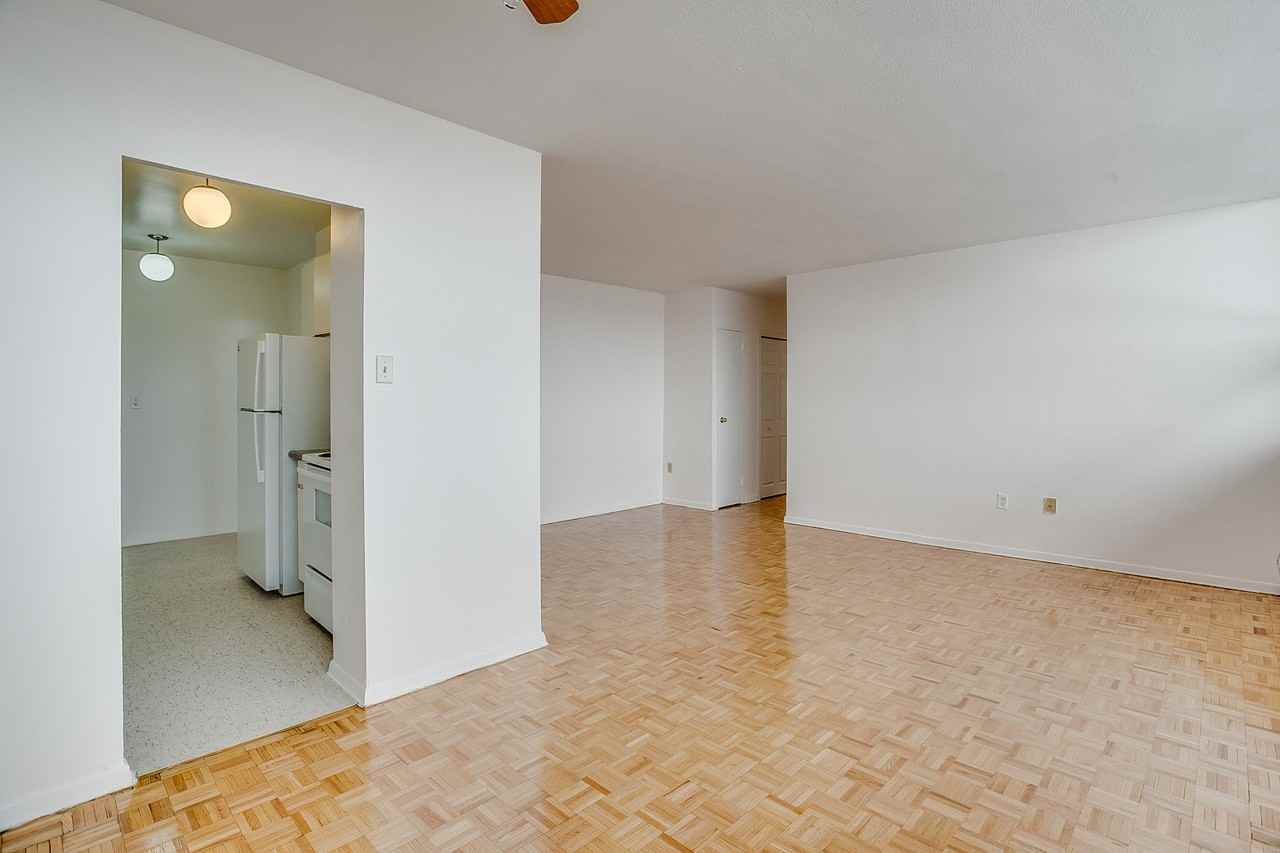 201 Majorca Towers - Photo 3 of 23