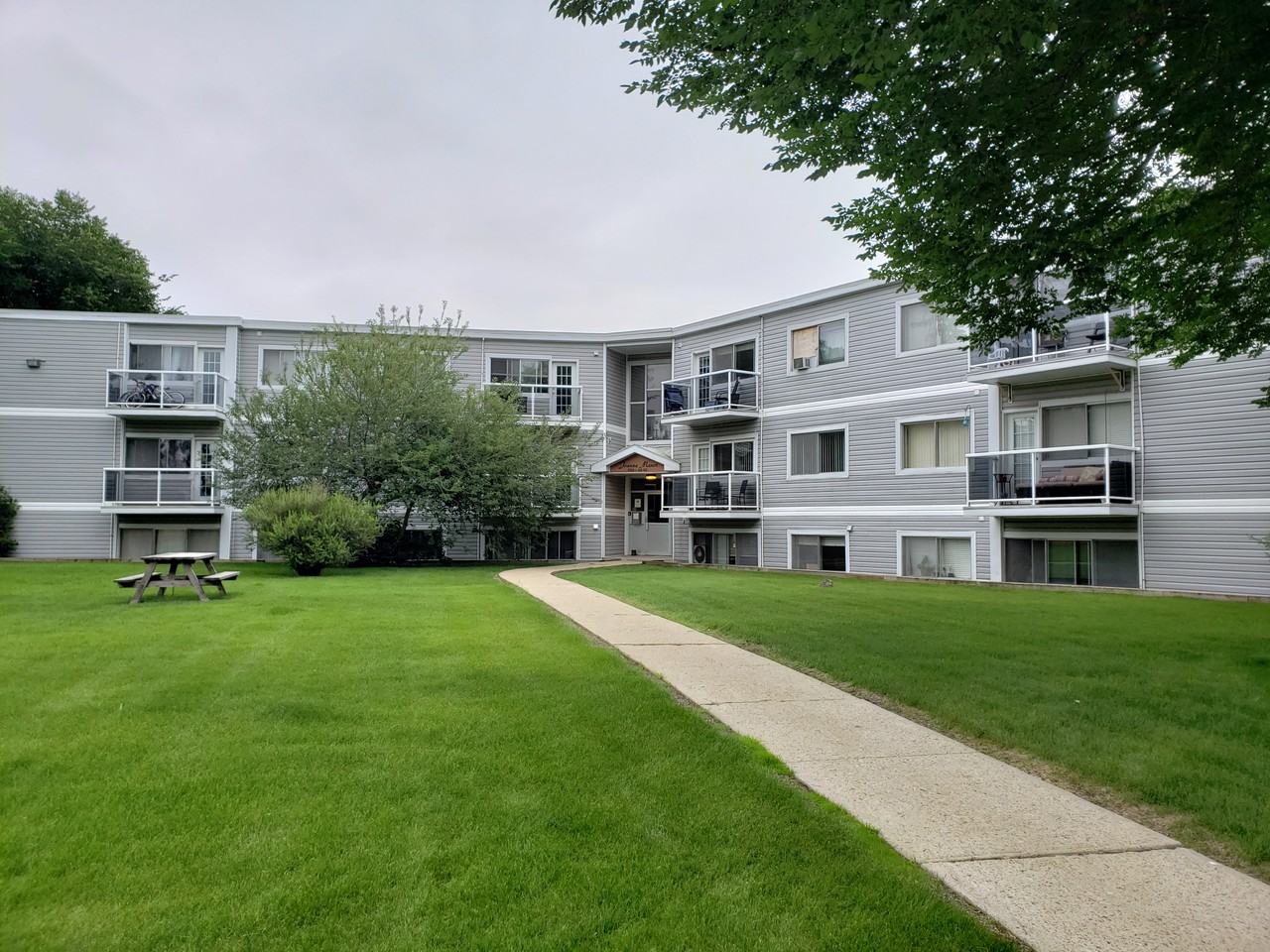 Joanna Manor - Photo 2 of 16