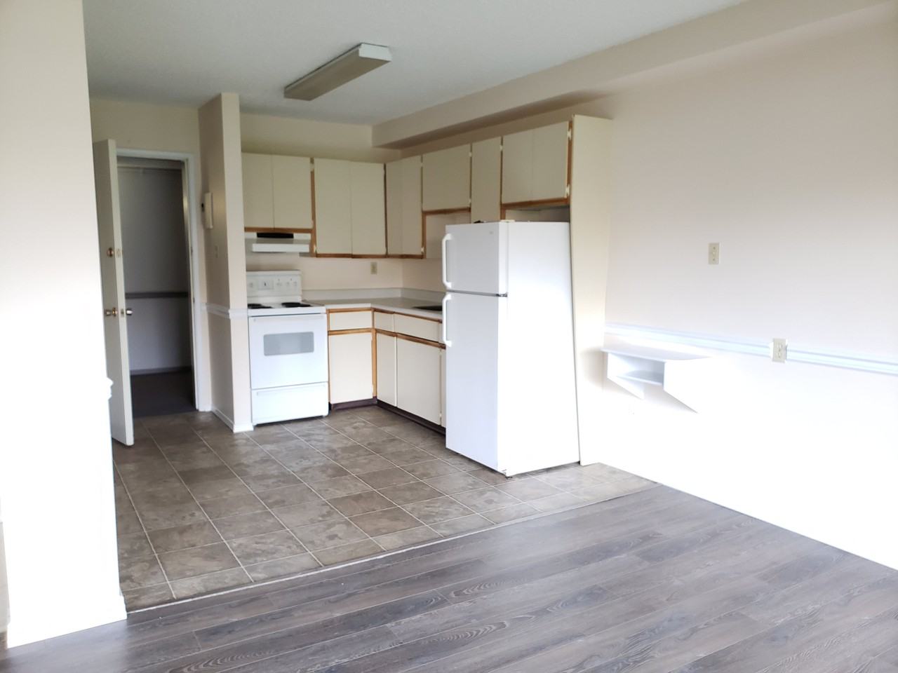 4240 Southbury House Apartments - Photo 3 of 8