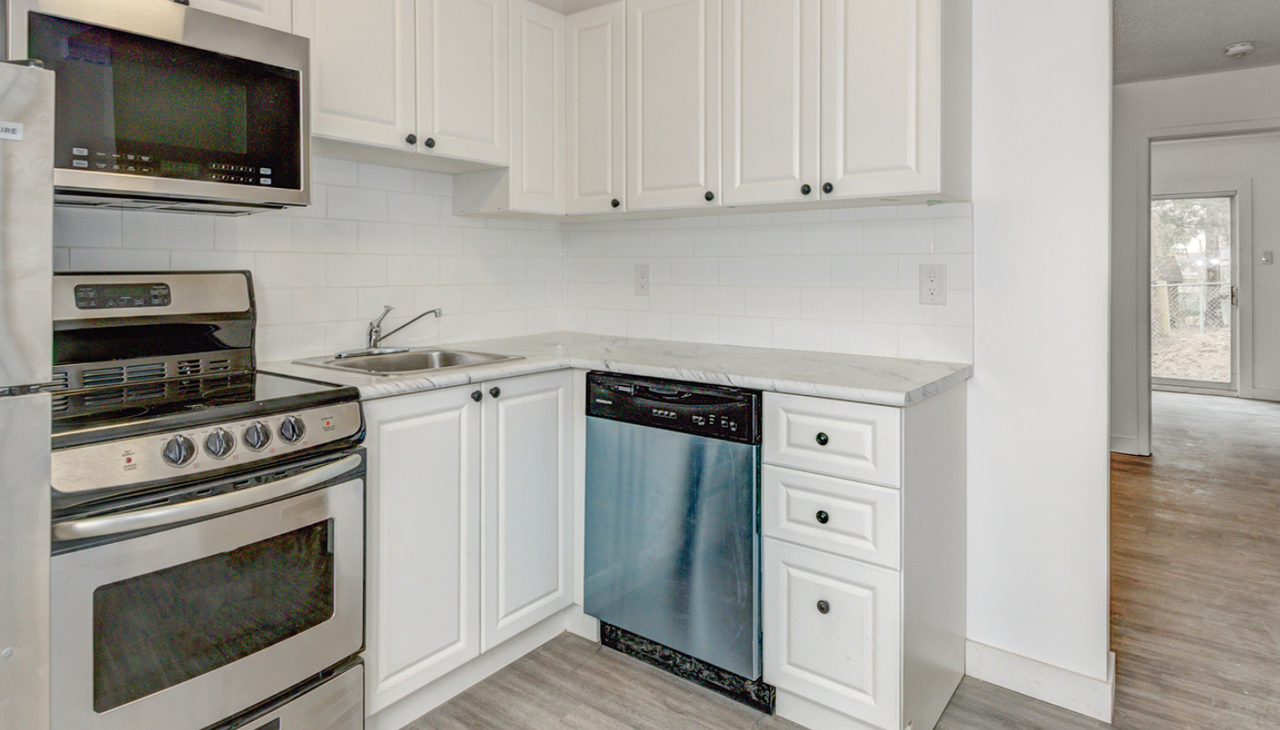15 Millwood Crescent - Photo 2 of 12