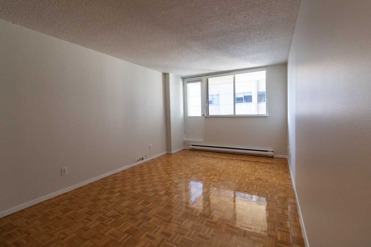 1025 La Tour Lafontaine - Photo 2 of 8