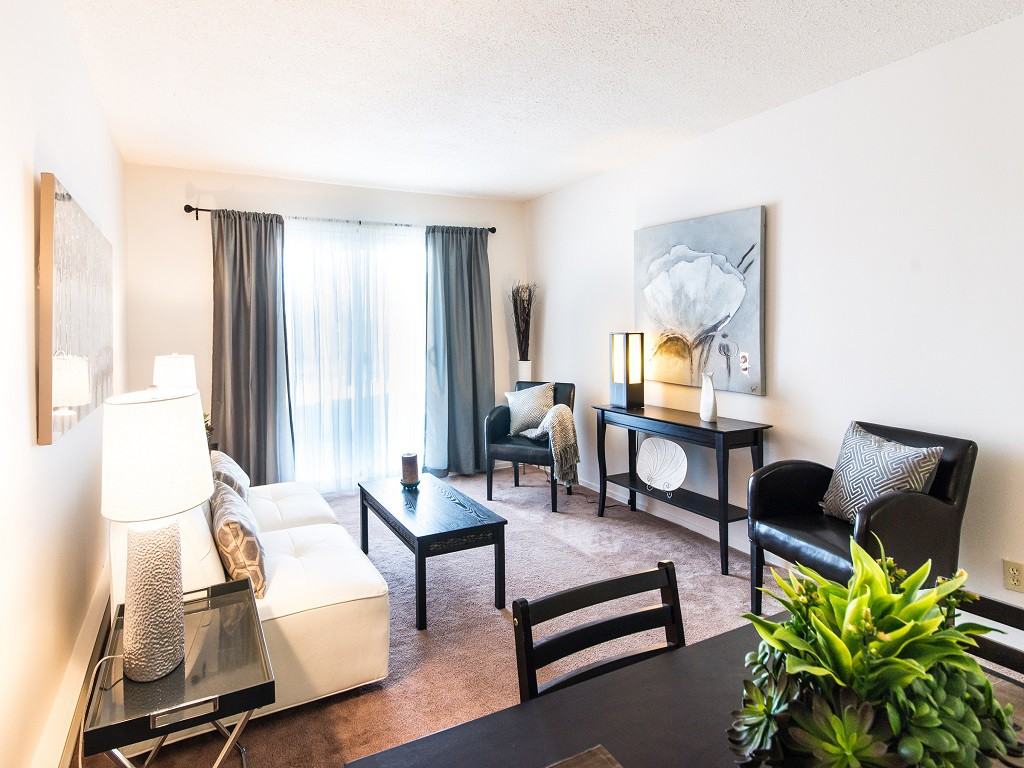 975 1015-101 Pembridge Crescent - Photo 2 of 10