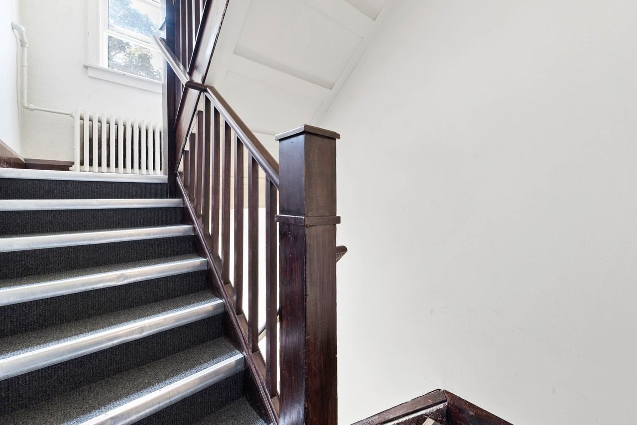 312 310-312 Lonsdale Road - Photo 3 of 13