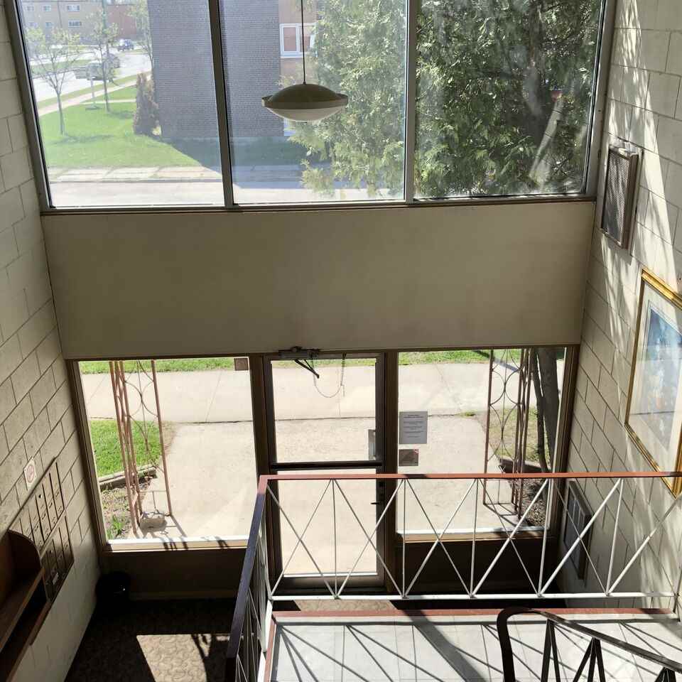 Ashton Arms - Photo 2 of 8