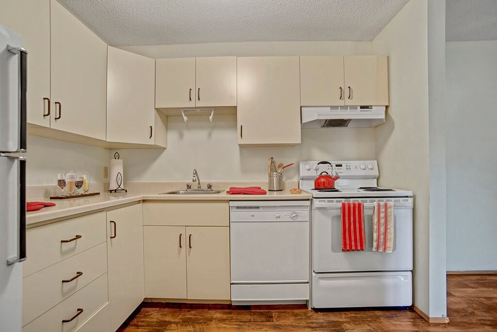 1862 15 Ave E - Photo 3 of 23