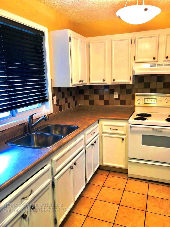 6220 Apartment Building - Photo 3 of 12